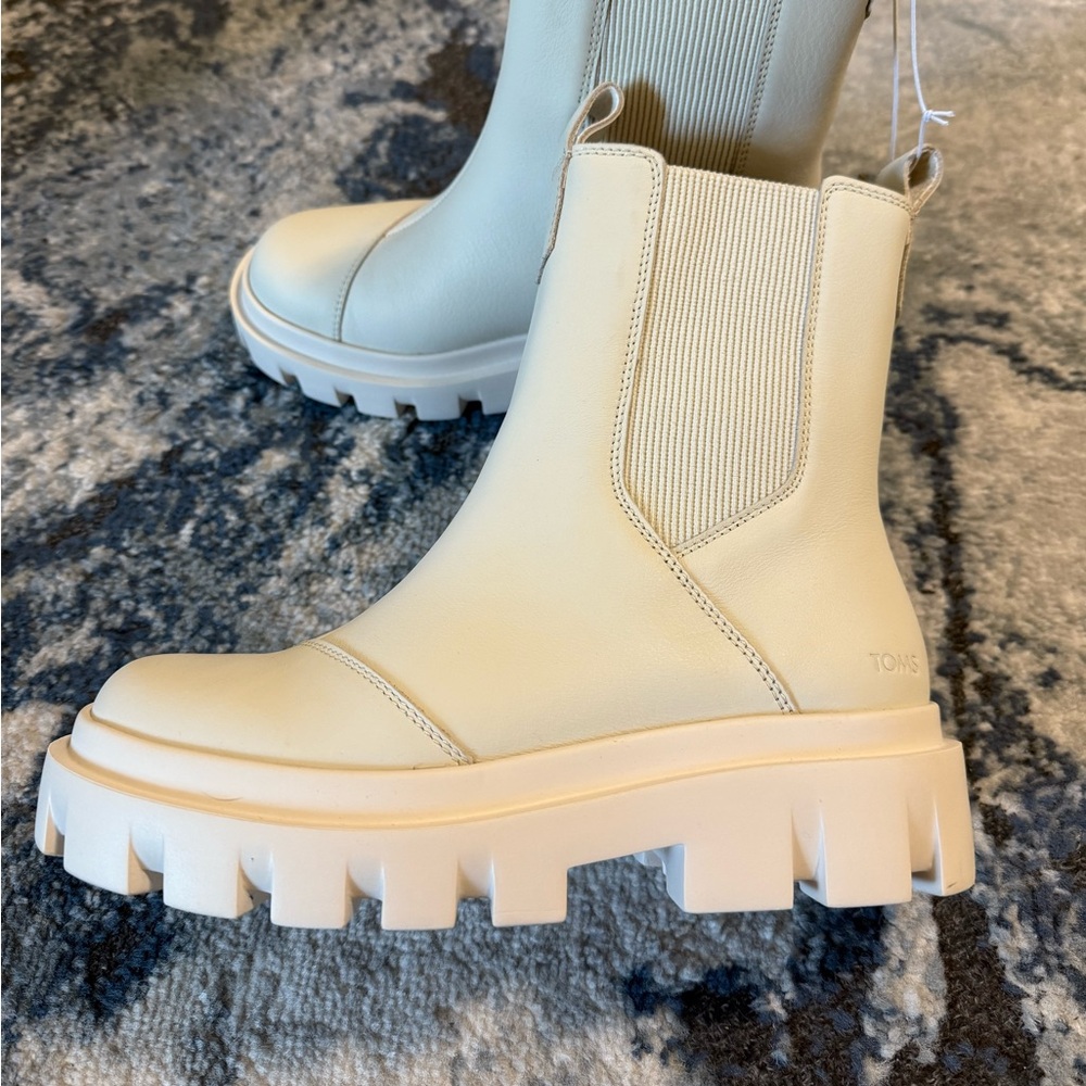 Toms chelsea boots , genuine leather